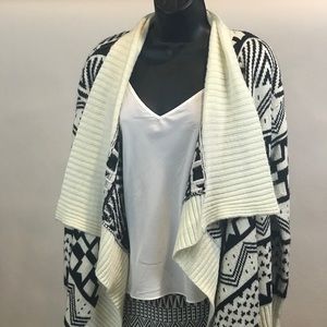 W/B Aztec sweater wrap. S• fits like a L